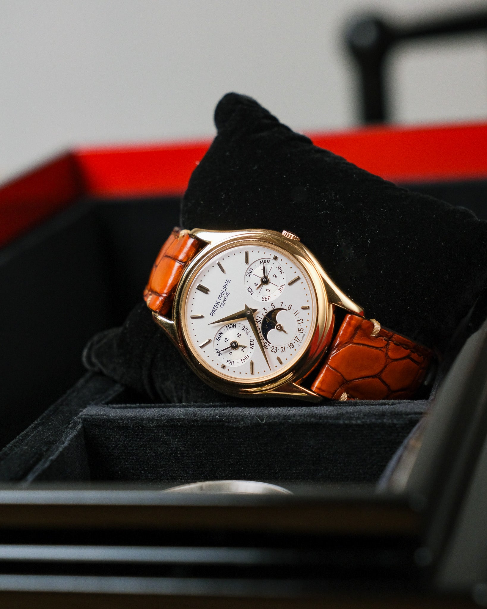 Decima Urushi Lacquered Watch Box Secondary image